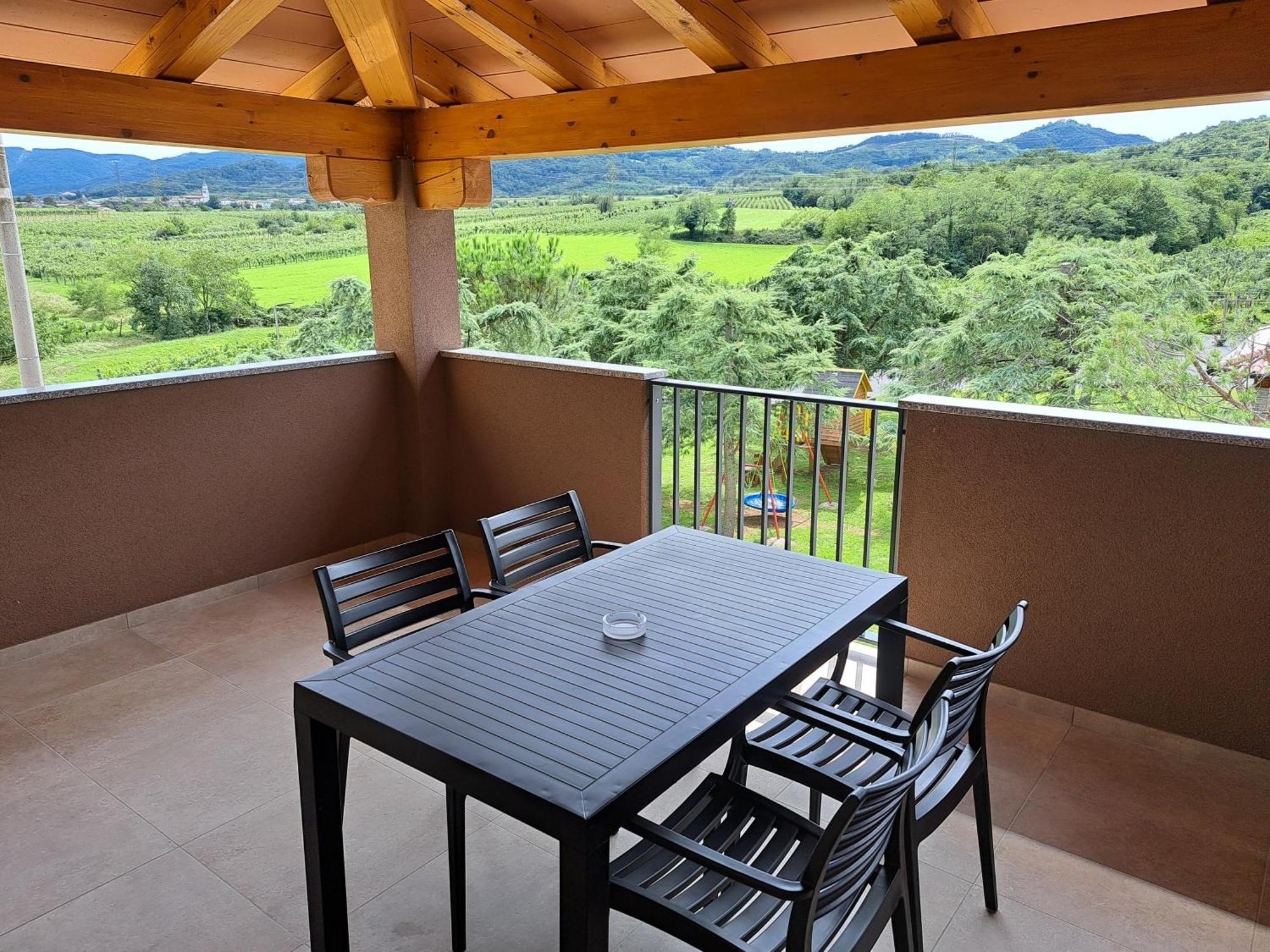 Posestvo Rouna - Winery And Apartments Vipava Exteriér fotografie